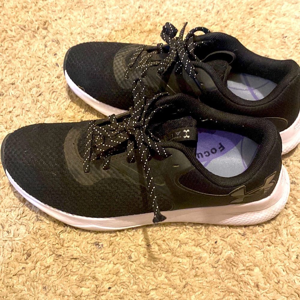 Under amour women’s size 9
